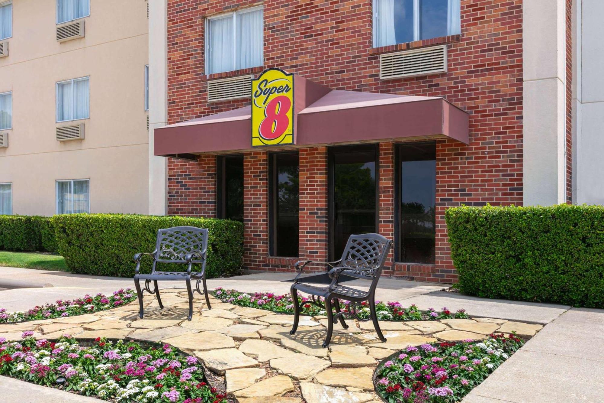 Super 8 By Wyndham Grapevine/Dfw Airport Northwest Hotel Exterior photo